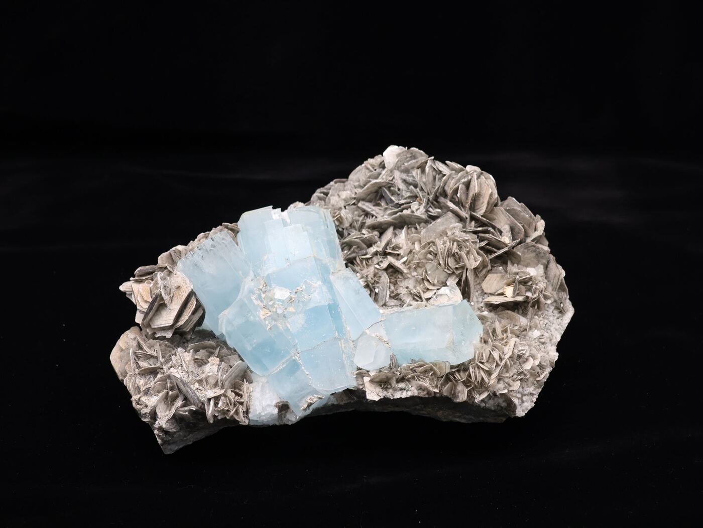 Aquamarine specimen