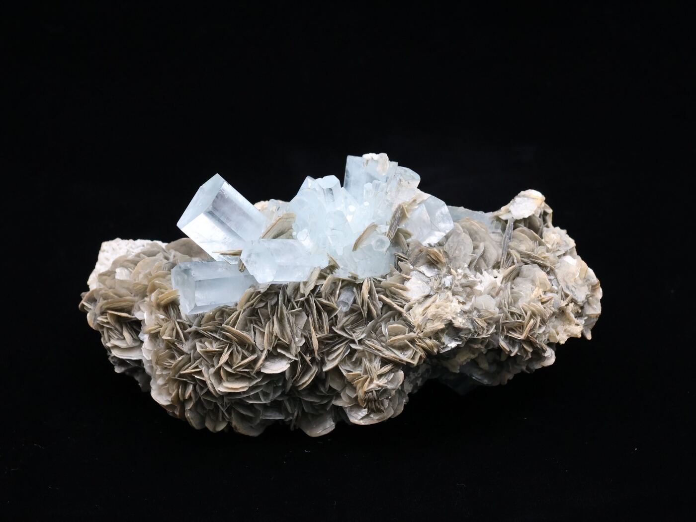 Aquamarine specimen