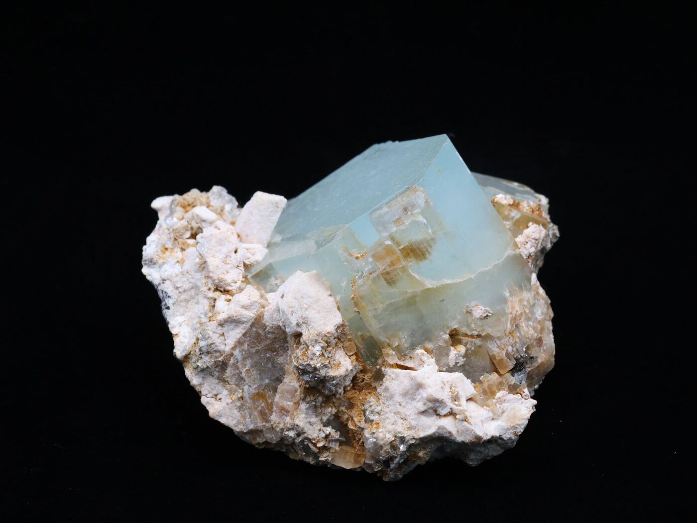 Aquamarine specimen