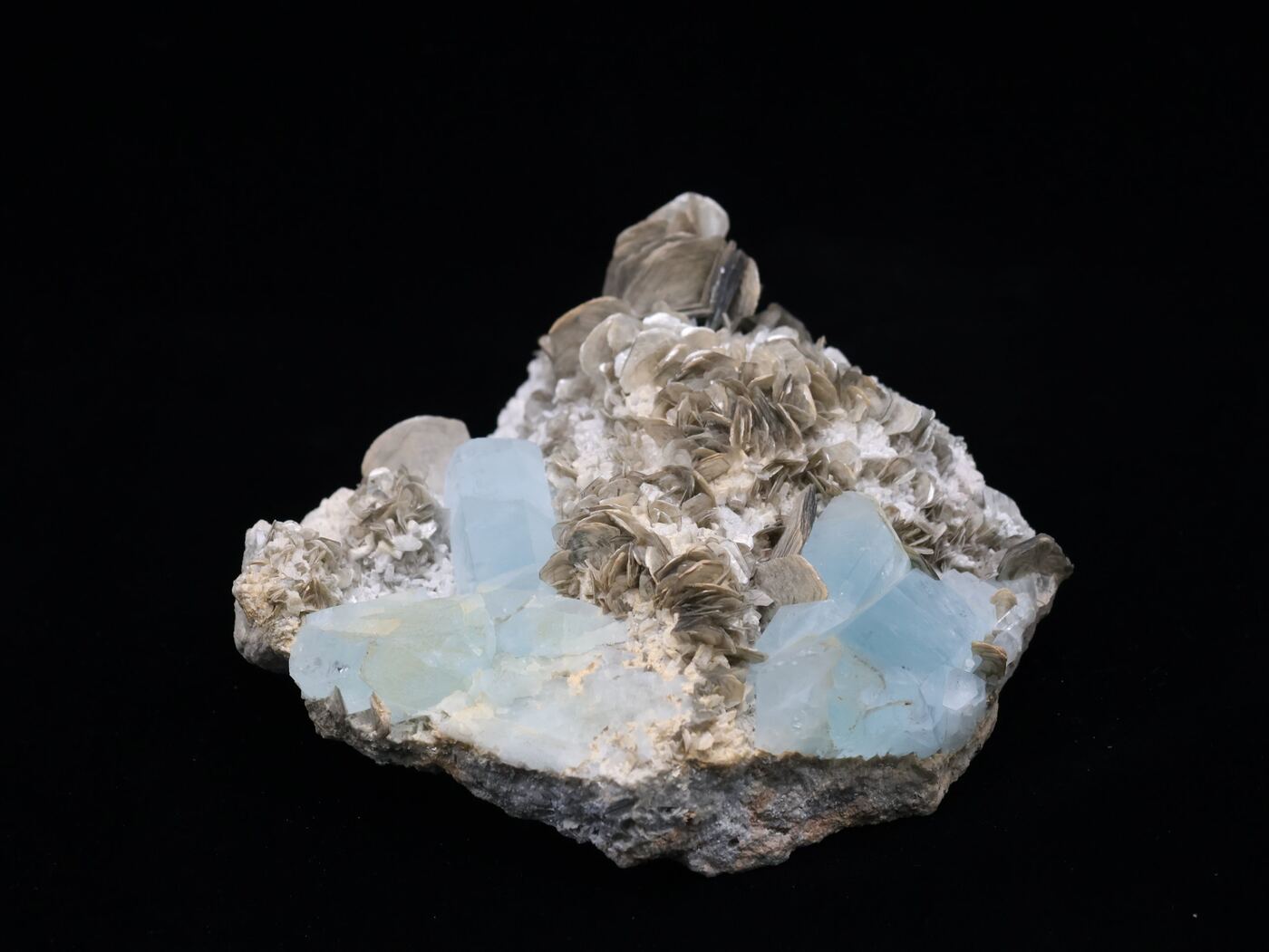 Aquamarine specimen
