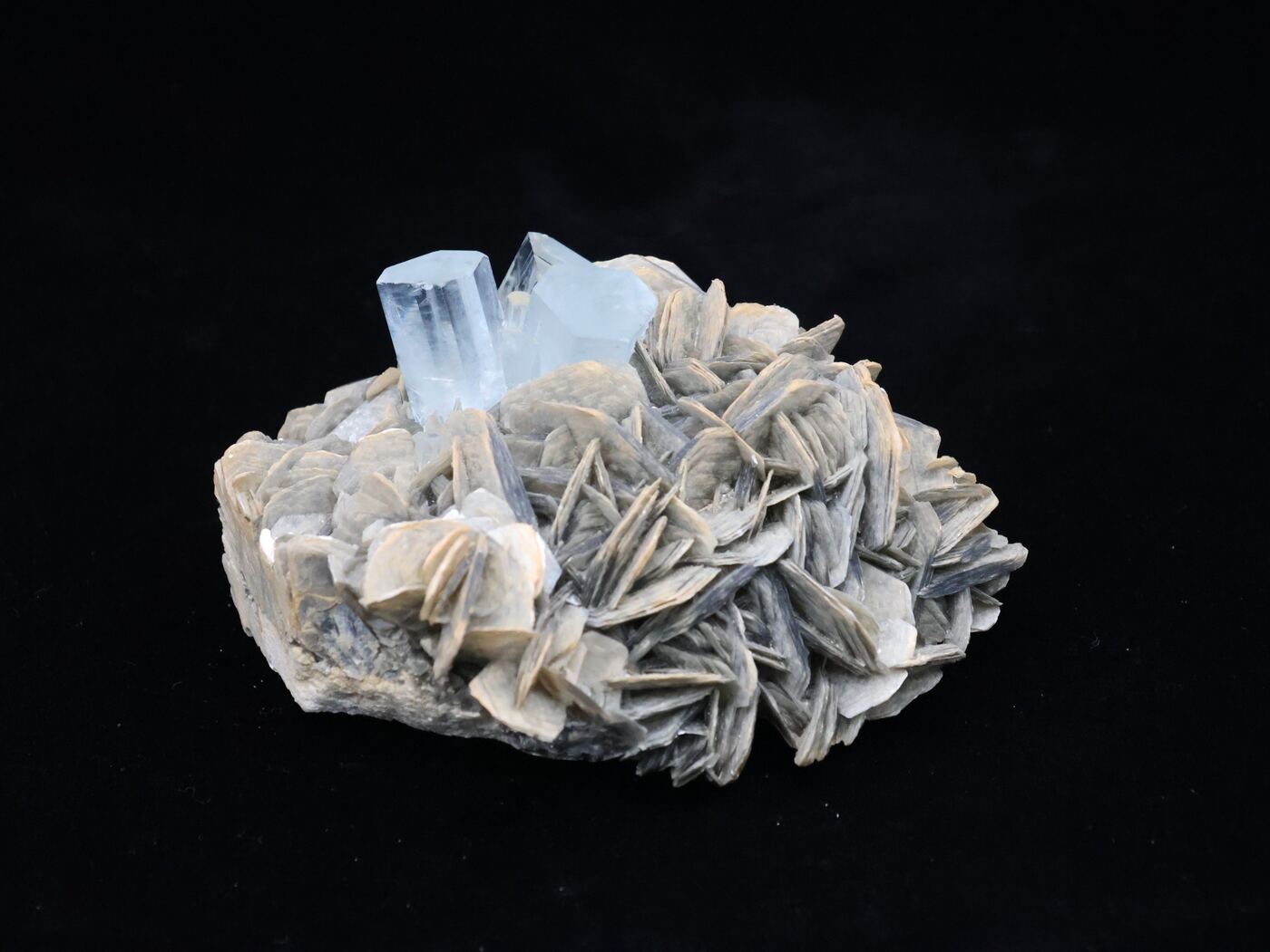 Aquamarine specimen