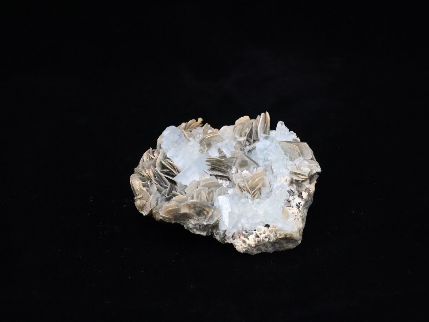 Aquamarine specimen