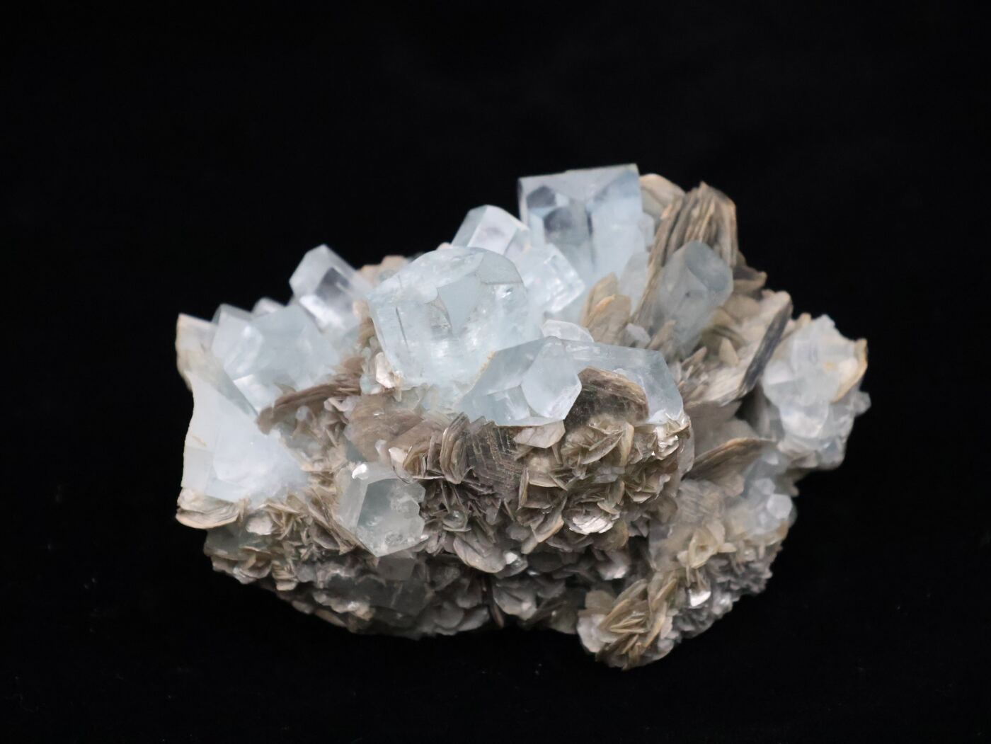 Aquamarine specimen