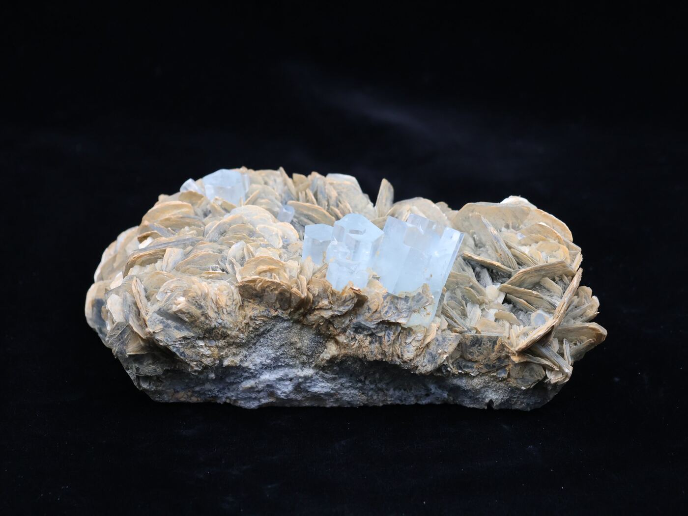 Aquamarine specimen