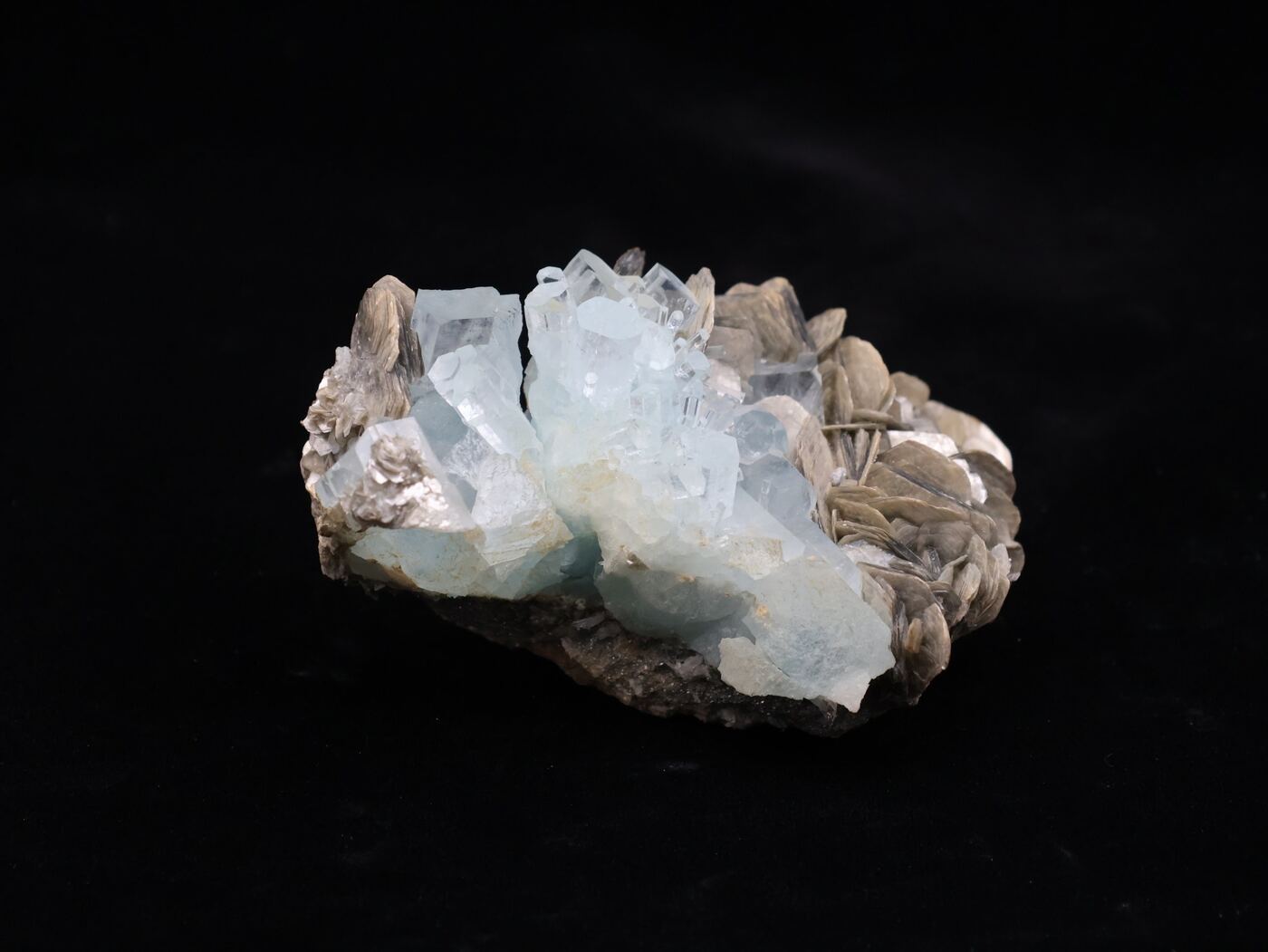 Aquamarine specimen