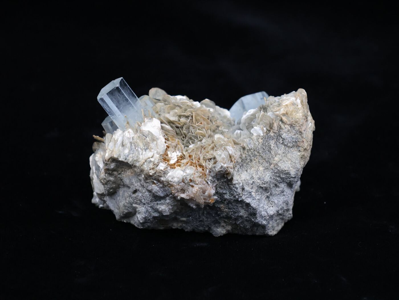Aquamarine specimen