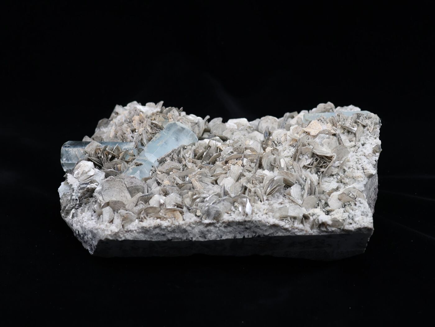 Aquamarine specimen