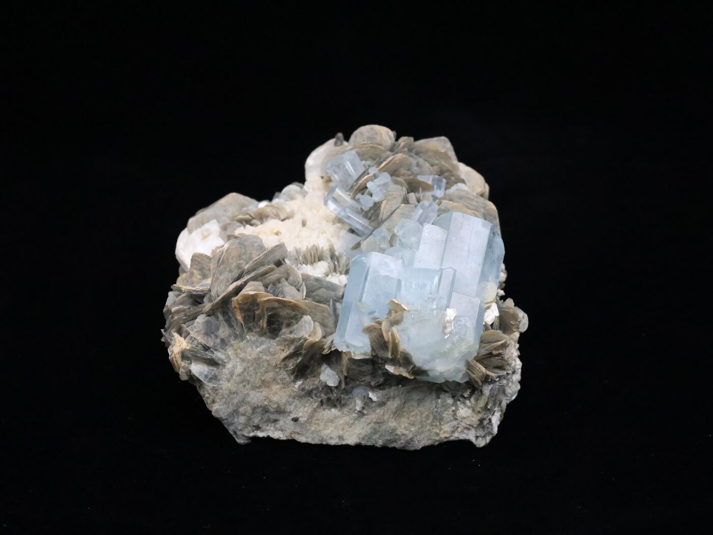 Aquamarine specimen