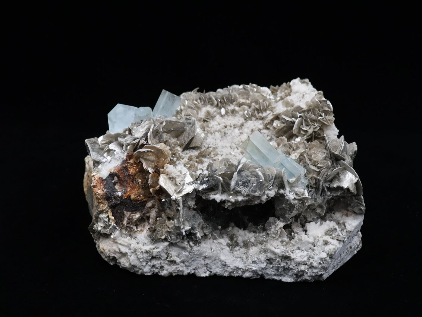 Aquamarine specimen