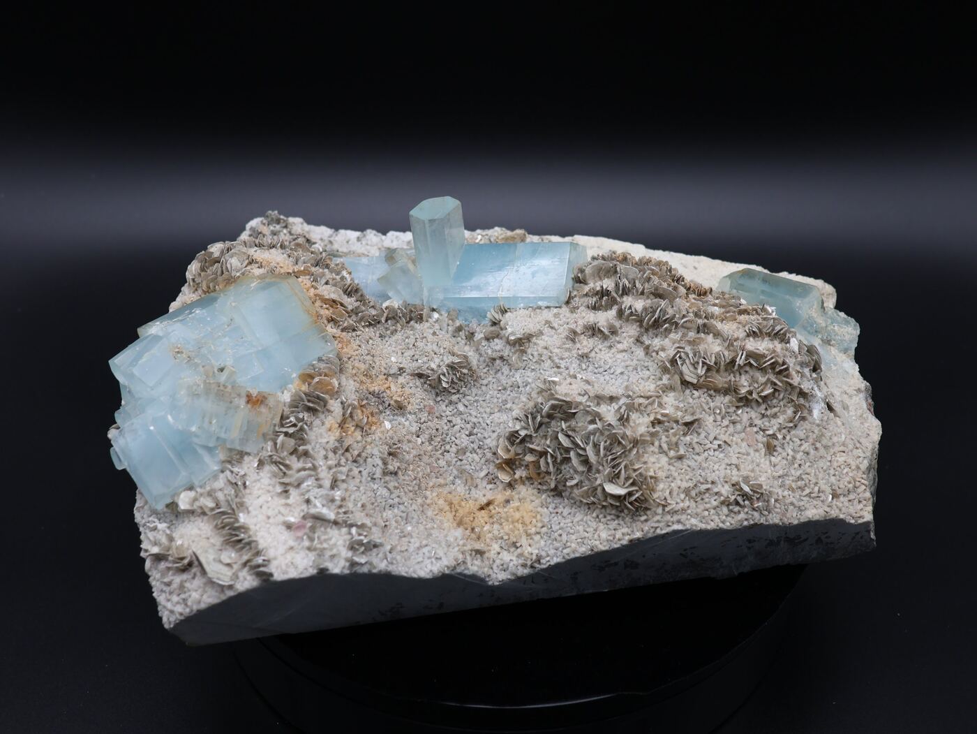 Aquamarine specimen