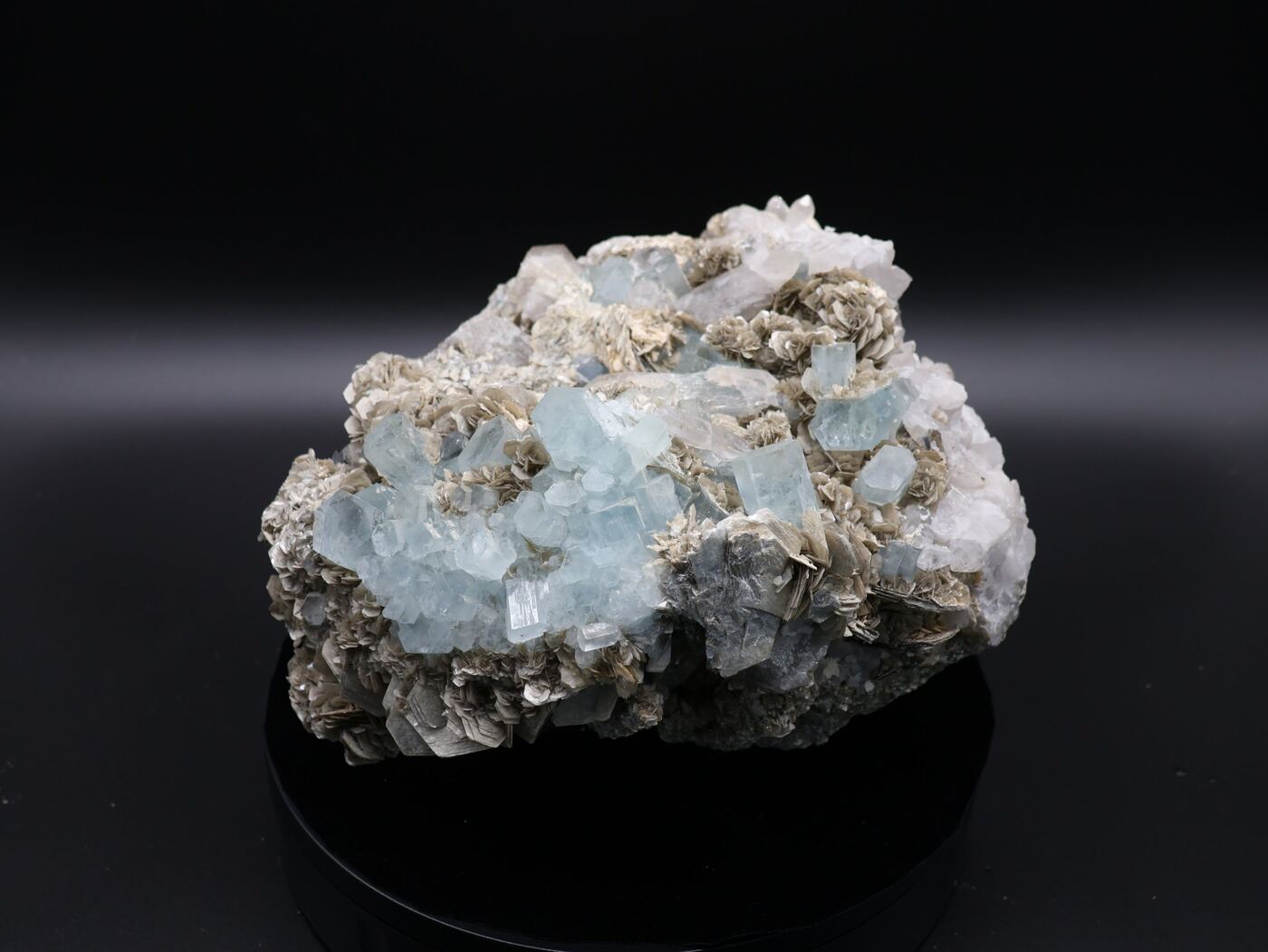 Aquamarine specimen